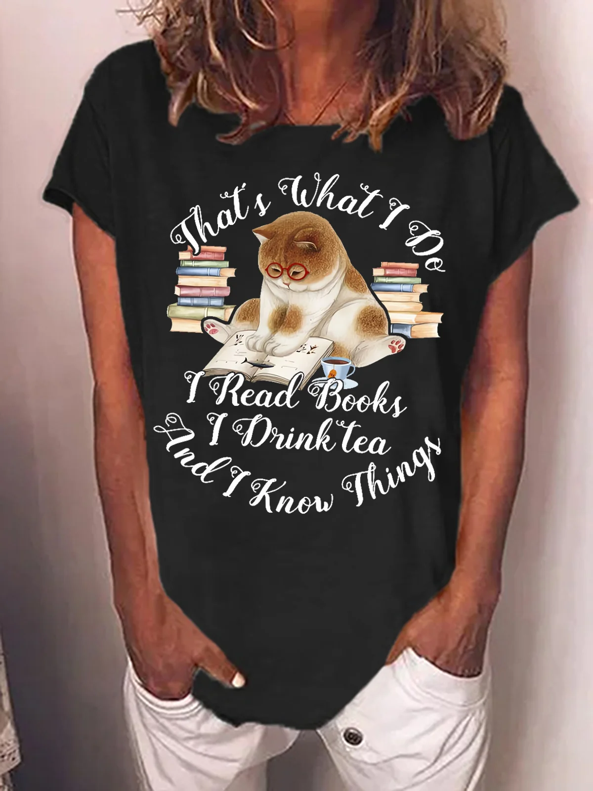 Women's Cat Lover That's What I Do I Read Books Drink tea And Know Things Casual T-Shirt