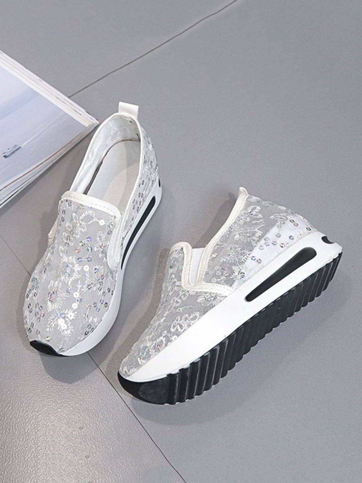 Breathable Floral Embroidery Slip-on Muffin Sneakers