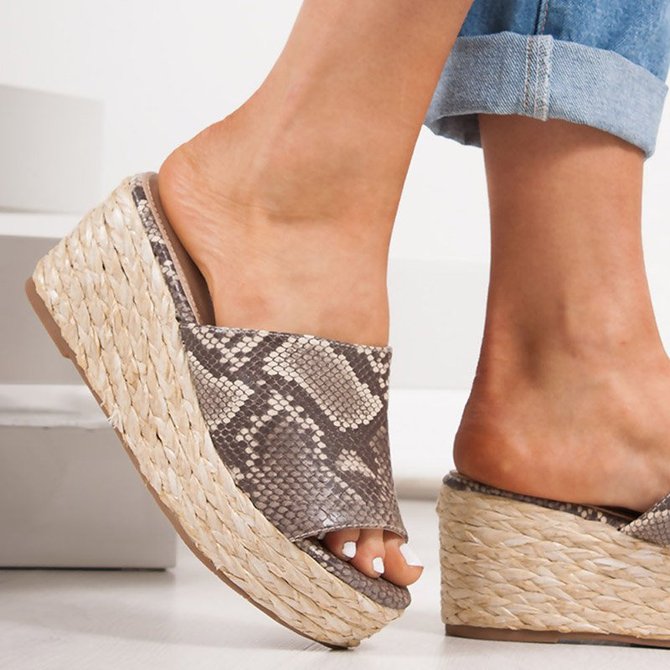 full slippers with wedge heel