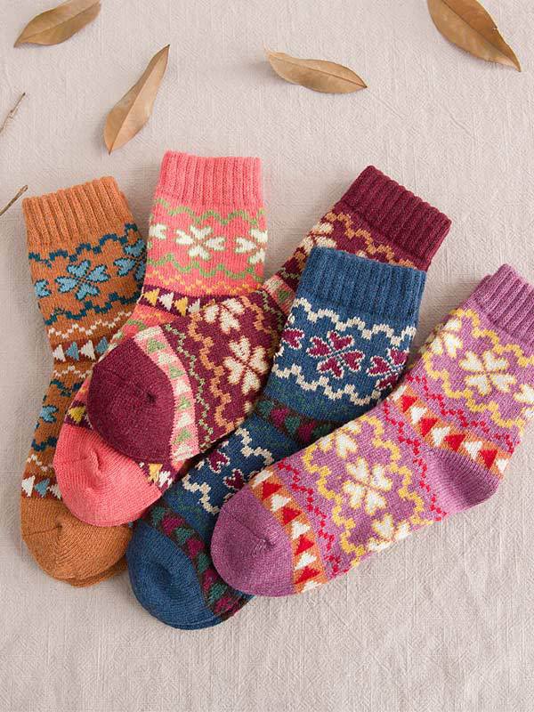 Ethnic Rabbit Wool Heart Pattern Socks Random Color