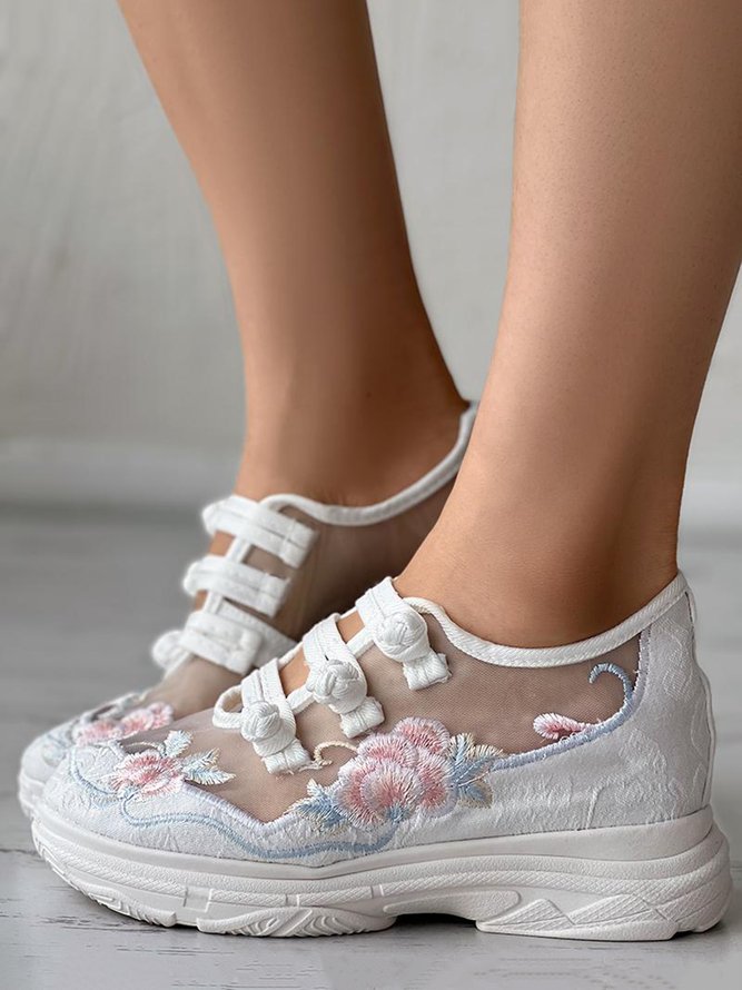 Breathable Mesh Floral Embroidery Casual Shoes